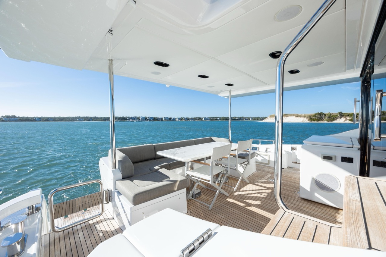 Azimut 75 ft 2021 - Bimini Charter 15 Flybridge helm β electronics