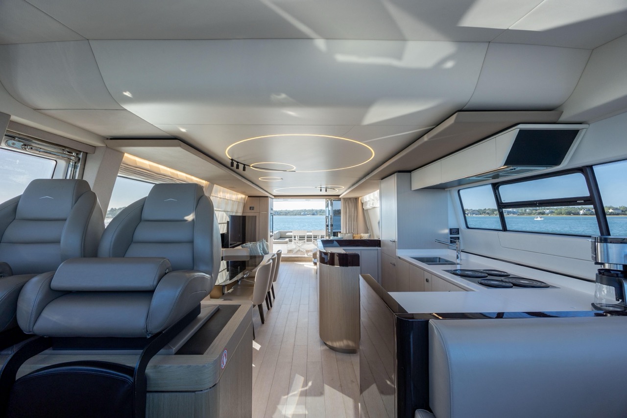 Azimut 75 ft 2021 - Bimini Charter 31 VIP cabin detail