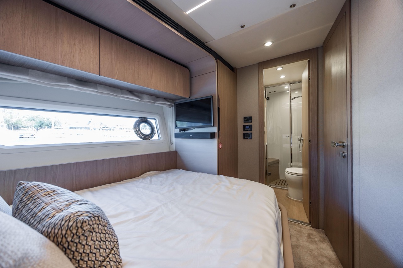 Azimut 75 ft 2021 - Bimini Charter 38 Cockpit β lounge