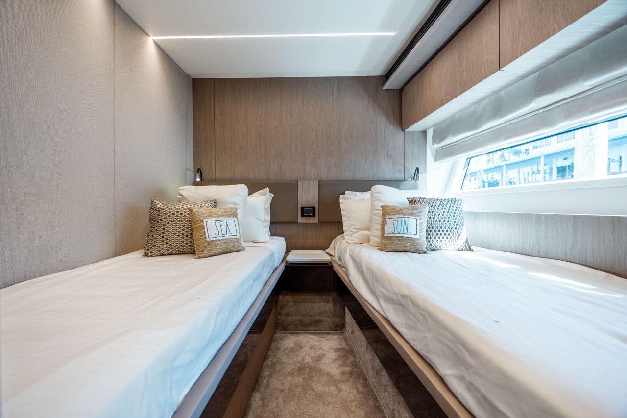 Azimut 75 ft 2021 - Bimini Charter 39 Stern view β swim platform