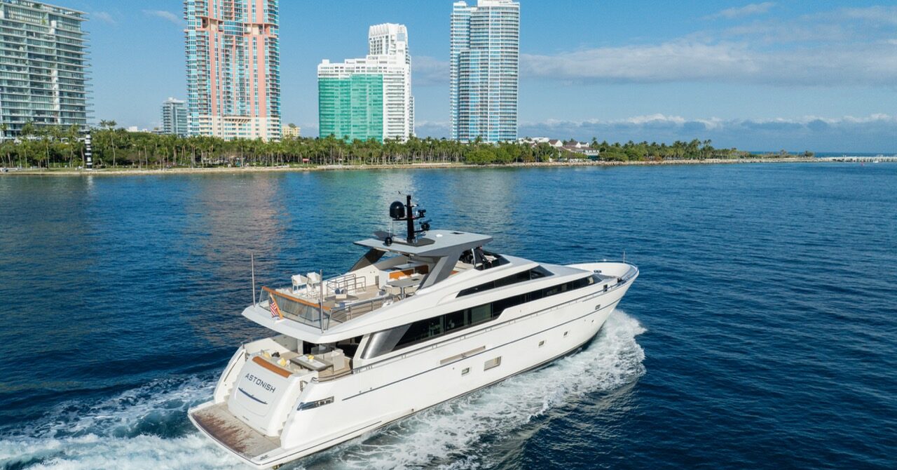 San Lorenzo 100 ft Astonish – Caribbean Charter