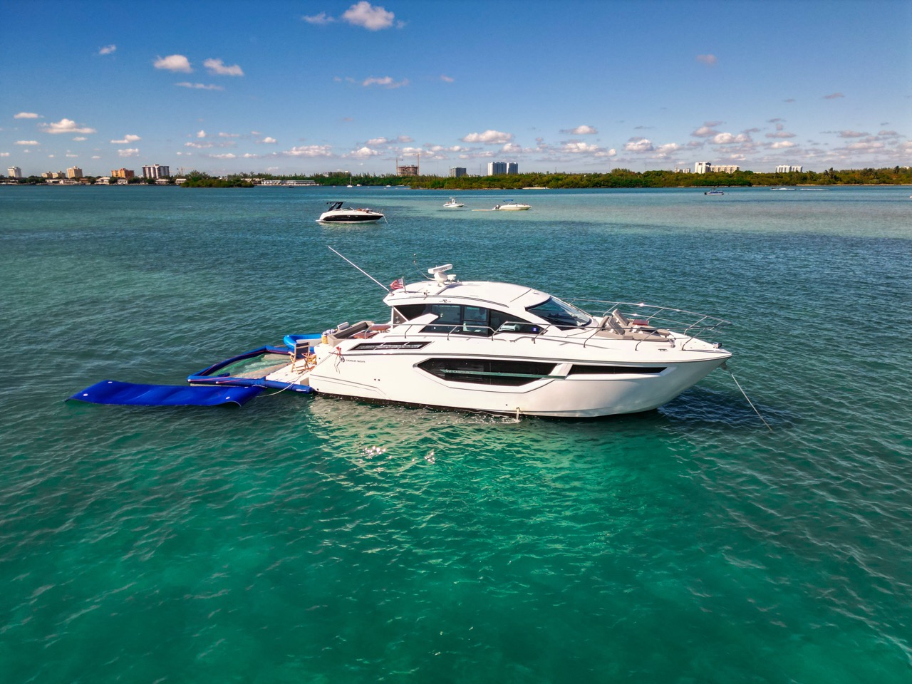 Cantius 45 ft - Bimini Charters 7 Salon lounge β panoramic windows