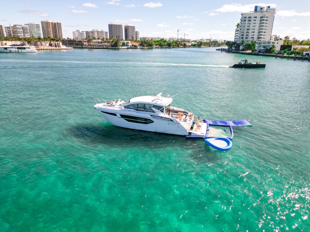 Cantius 45 ft - Bimini Charters 5 Aft deck β seating detail