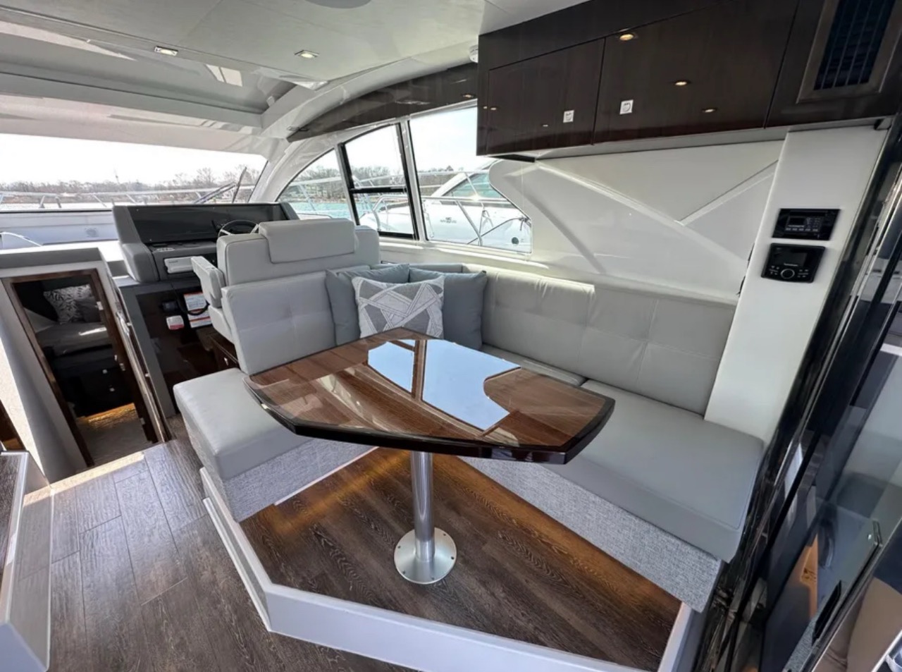 Cantius 45 ft - Bimini Charters 15 Dinette β convertible