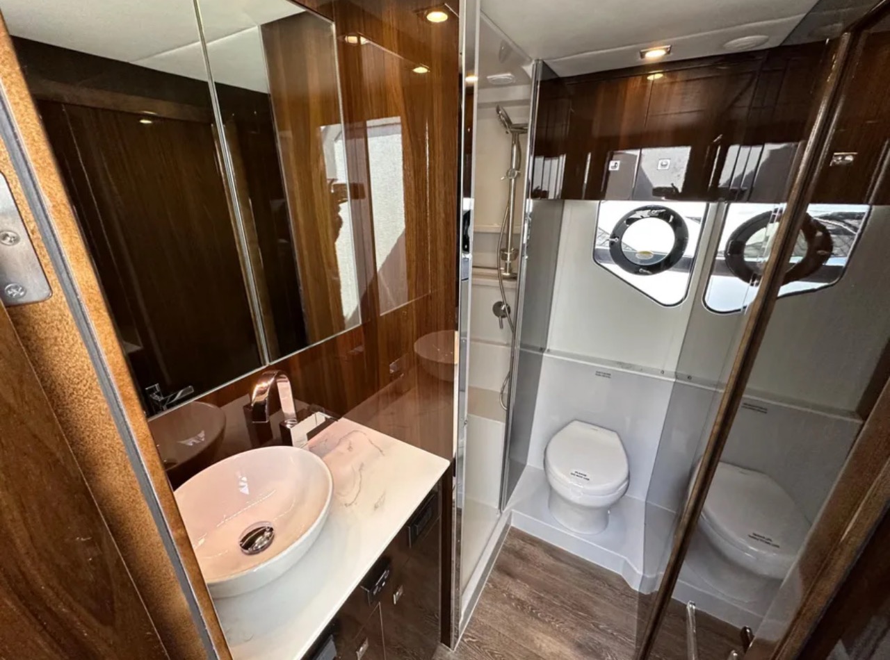 Cantius 45 ft - Bimini Charters 26 Deck hardware β cleats & lines