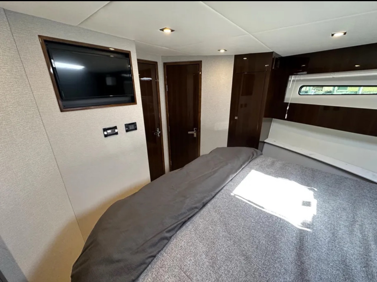 Cantius 45 ft - Bimini Charters 31 Cockpit fridge β detail
